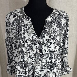 Emily Daniels Floral Black and White Women's Top